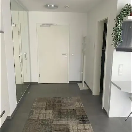 Moderne In Seenaehe *