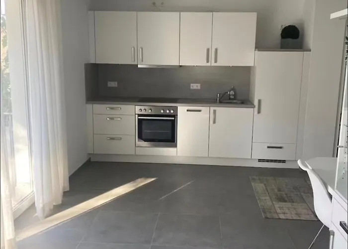 Moderne In Seenaehe לינדאו
